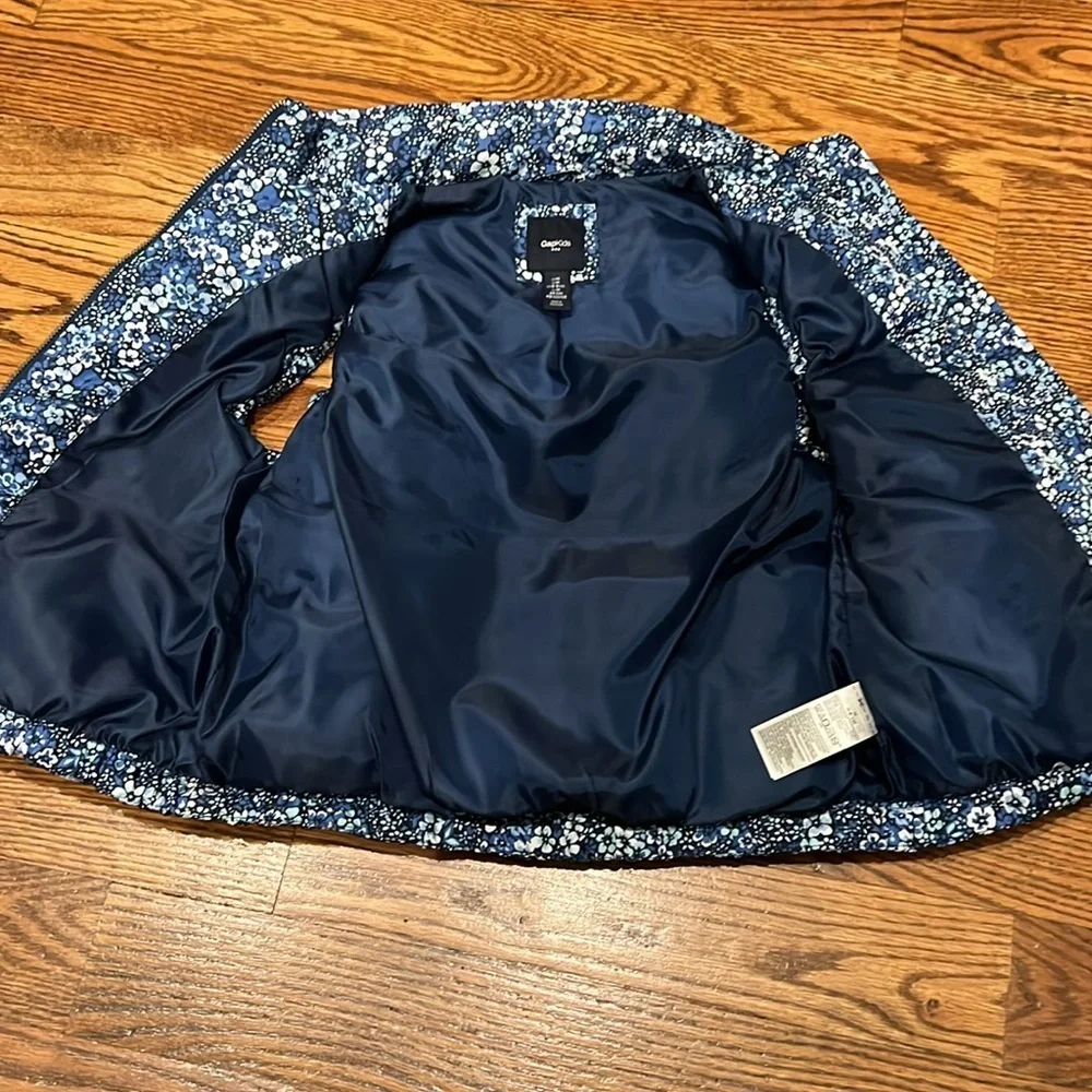 GAP kids girls blue floral puffer vest sizes small (6/7) &medium (8-9 years) NWT